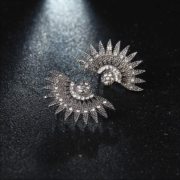 Geometric Earrings - Picture 5 of 8